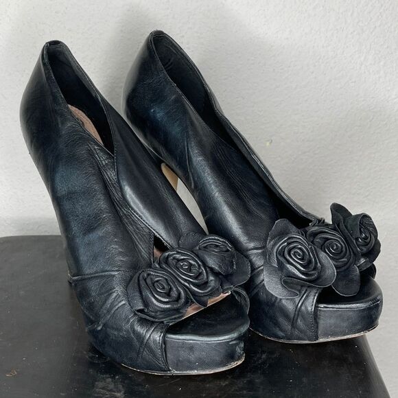Vince Camuto Mistys Leather Heels - Picture 3 of 8